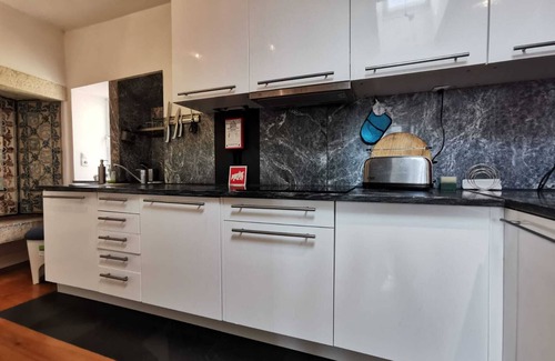 Misericordia Apartamento | Charming River View Loft