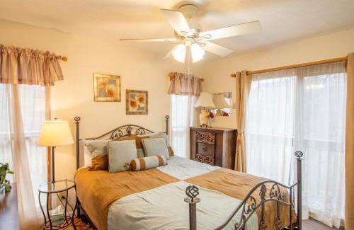 Jefferson Casa | Charming Riverfront Cabin - Hot Tub Overlooking New River, Gas Fireplace