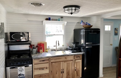 Piedmont Casa | Charming Riverside Cottage on 5 Acres- Perfect for Couples & Nature Lovers