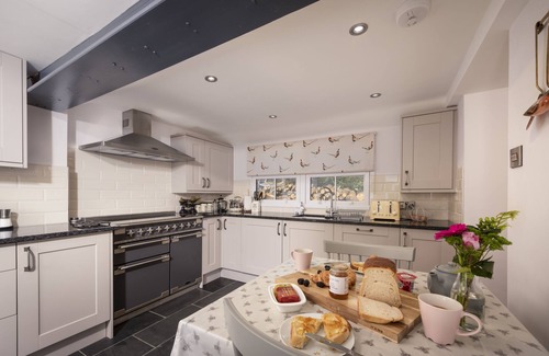 Blaenau Ffestiniog Cabaña | Charming Riverside Cottage in Snowdonia National Park