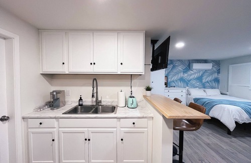 Riverside Apartamento | Charming Riverside guesthouse near UCR, Downtown & plazas