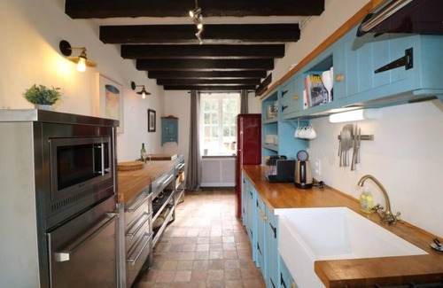 Bezenac Casa | Charming Romantic Home With Large Garden & Pool