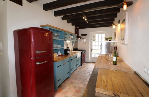 Bezenac Casa | Charming Romantic Home With Large Garden & Pool