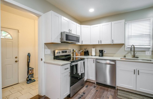 Roanoke Cabaña | Charming Roanoke Vacation Home - 1 Mi to Downtown!