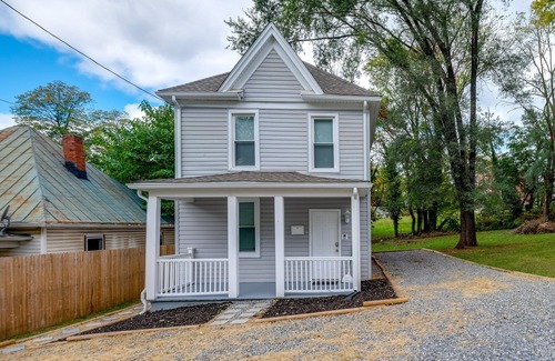 Roanoke Cabaña | Charming Roanoke Vacation Home - 1 Mi to Downtown!
