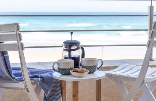 Herolds Bay Casa | Charming Room in a Seafront Villa With its own Kitchen and Lounge