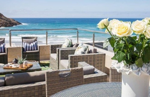 Herolds Bay Casa | Charming Room in a Seafront Villa With its own Kitchen and Lounge