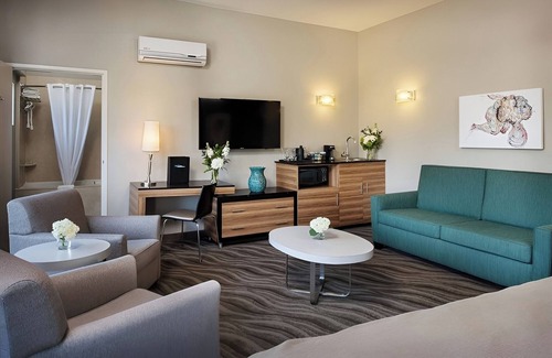 Little Italy Hotel | Charming Room Perfect for Art Enthusiasts Visiting Little Italy | 4 Units