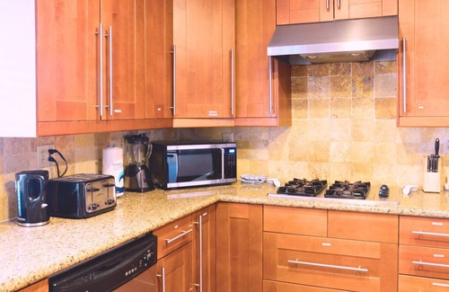 West Hills Casa | Charming Room/Prime Location/Exceptional Amenities