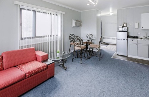 Riverview Apartamento | Charming Room w/Private Bath & Wi-fi in Brownstown!
