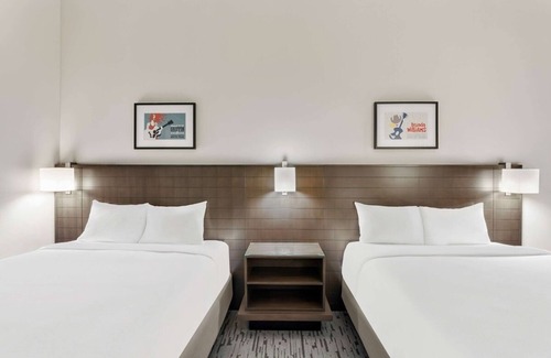 Bee Cave Hotel | Charming Room w/ Scenic Rooftop Lounge, Outdoor Pool, & Pet-Friendly
