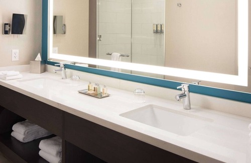 Bee Cave Hotel | Charming Room w/ Scenic Rooftop Lounge, Outdoor Pool, & Pet-Friendly