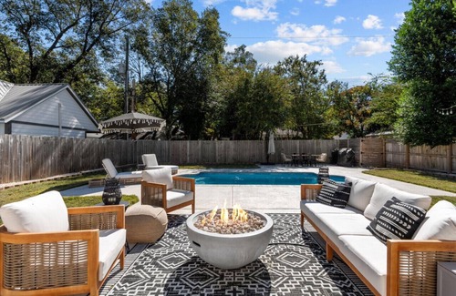 Rosewood Casa | Charming Rosewood bungalow with incredible backyard oasis with in-ground pool.