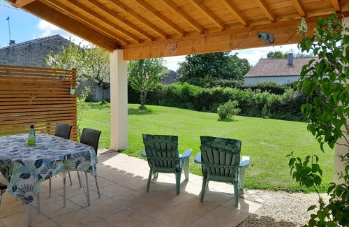 Saint-Valerien Cabaña | Charming rural gite set in its own garden in the beautiful Vendee