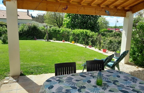 Saint-Valerien Cabaña | Charming rural gite set in its own garden in the beautiful Vendee