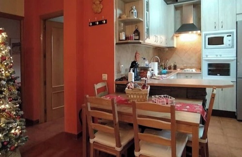 Escalona Cabaña | Casa rural con encanto, para 4 personas, parking, porche, barbacoa y piscina.