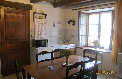 Breheville Cabaña | Encantadora Casa Rural: 3 Habitaciones, Terraza, Wifi, y Acepta Mascotas en la Bella Breheville