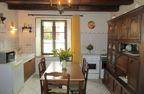 Breheville Cabaña | Encantadora Casa Rural: 3 Habitaciones, Terraza, Wifi, y Acepta Mascotas en la Bella Breheville