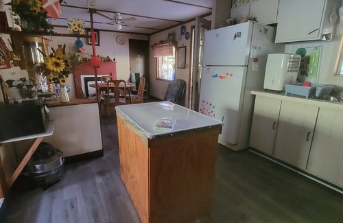 Gordonsville Otro | Charming Rustic 2-bedroom farmhouse with WiFi, AC on pristine Plunkett Creek Rd
