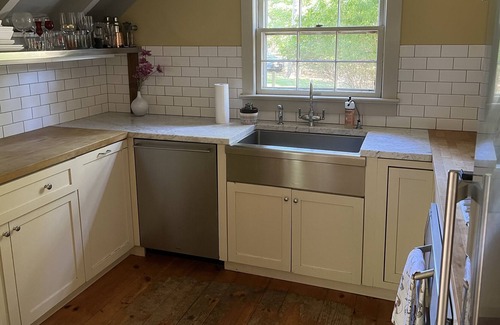 Springs Cabaña | Charming & Rustic Artists Mid Century Modern Hamptons Escape