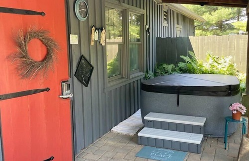 McClellandtown Cabaña | Charming Rustic Cottage in the Heart of Laurel Highlands, PA Escape to this cozy, rustic retreat nestled in the stunning Laurel Highlands of Pennsylvania & Deer Creek Winery, where nature meets comfort & taste. Perfect for a weekend getaway or