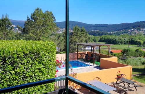O Rosal Chalet De Esquí | Encantador Lodge rústico con piscina y preciosas vistas. Camina hasta Tapas Bar and Beach.