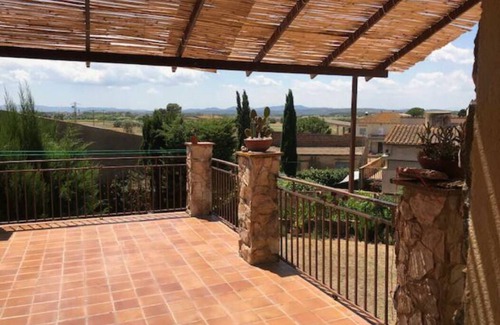 La Tallada d'Emporda Apartamento | Charming studio in welcoming La Tallada d'Empordà with AC, WiFi