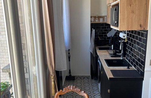 Les Puces de Saint-Ouen Apartamento | CHARMING STAY