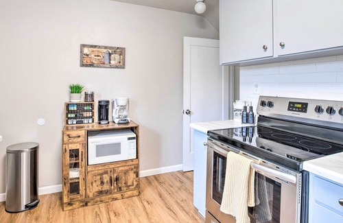 West Salem Casa | Charming Salem Townhome, Long-Term Stays!