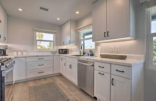 Roseville - Fleet Ridge Apartamento | Charming San Diego Apartment - Walk to Bay!