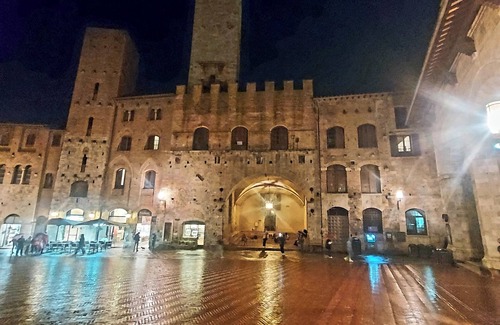 San Gimignano City Centre Apartamento | Charming San Gimignano Apartment With City Views