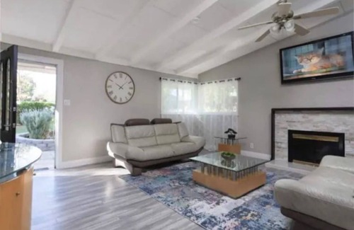 Santa Clarita Casa | Charming Santa Clarita Home Near Six Flags