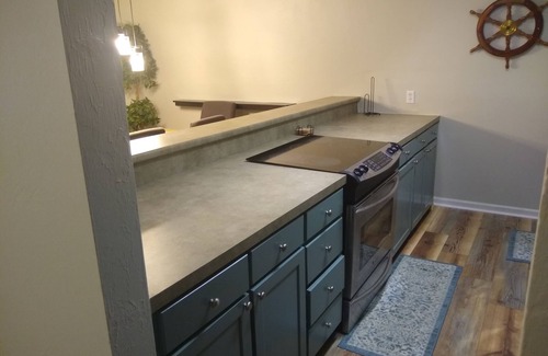 Fort White Cabaña | Charming Santa Fe River Cottage - 10-15 min from 3 of FLA's most popular springs