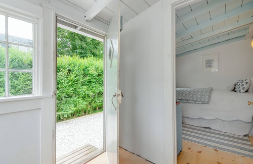 Siasconset Cabaña | Charming Sconset 3-Bedroom Cottage - Steps from Beach & Village
