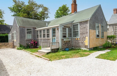 Siasconset Cabaña | Charming Sconset 3-Bedroom Cottage - Steps from Beach & Village