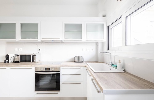 Glyfada Apartamento | Charming Seaside Apartment Elegant 2BR in Glyfada