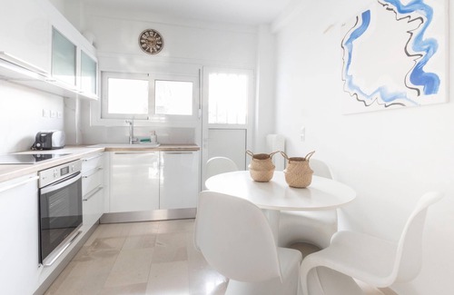 Glyfada Apartamento | Charming Seaside Apartment Elegant 2BR in Glyfada