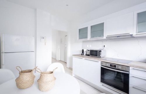 Glyfada Apartamento | Charming Seaside Apartment Elegant 2BR in Glyfada
