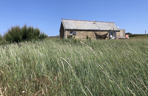 Plozevet Casa | Charming seaside fisherman's cottage with garden