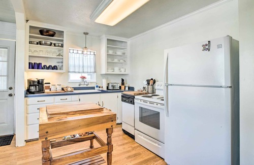 Pacific County Cabaña | Charming Seaview Home w/ BBQ, Deck & Fire Pit