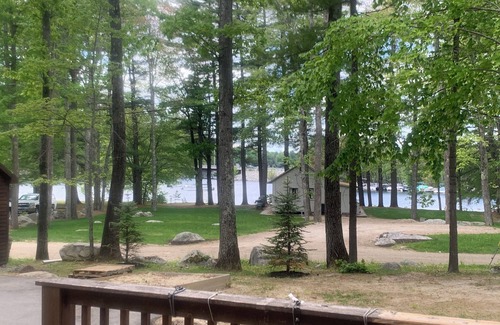 Windham Cabina | Charming Sebago Lake 3-bedroom cabin with lake access, WiFi and AC in Windham