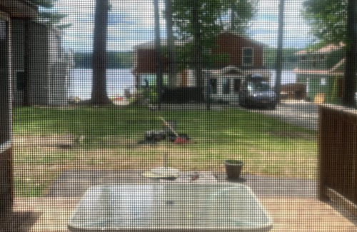 Windham Cabina | Charming Sebago Lake 3-bedroom cabin with lake access, WiFi and AC in Windham