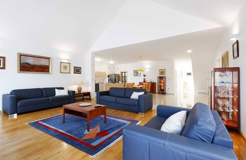 Tucepi Villa | Encantadora y tranquila villa de 3 habitaciones que admite mascotas para 6 personas con piscina