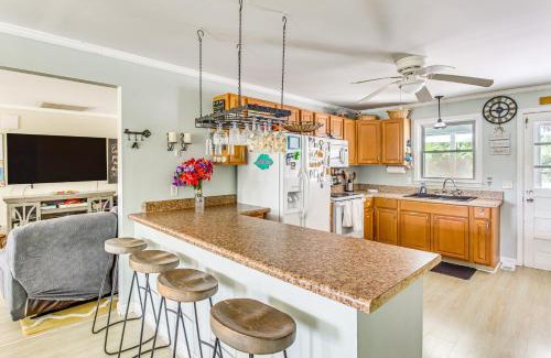 Shallotte Casa | Charming Shallotte Home about 4 Mi to Ocean Isle Beach