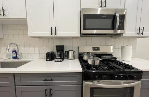 Near West Side Casa | Charming Shared Condo in Prime Chicago Location, 1 Bedroom and 1 Bathroom