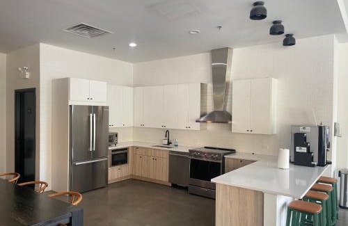 Near West Side Casa | Charming Shared Condo in Prime Chicago Location, 1 Bedroom and 1 Bathroom