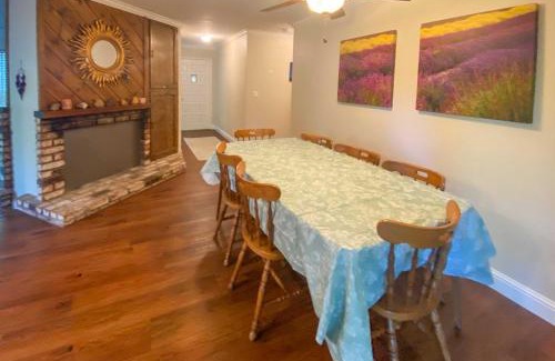 Lakehead-Lakeshore Casa | Charming Shasta Lake Retreat Boat, Hike and Fish!