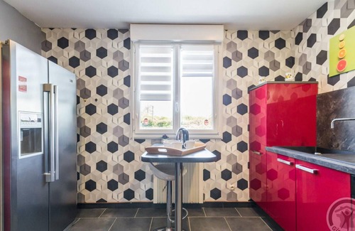 Anneville-en-Saire Cabaña | Casa funcional con gran jardín y terraza, cerca del río Saire, equipada y tranquila