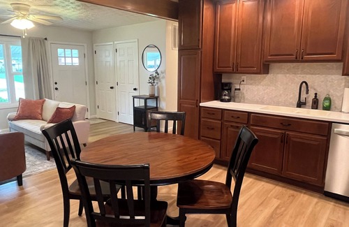Xenia Casa | Charming single-story house perfect for getaways or extended stays.