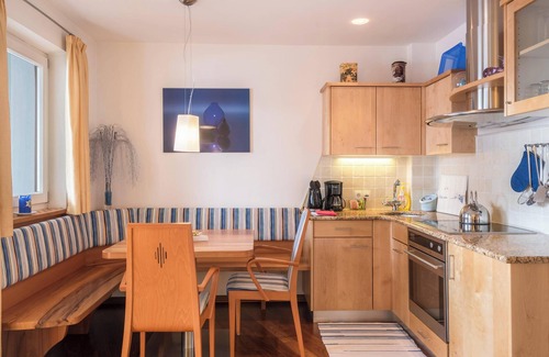 Collalbo Apartamento | Pequeño y encantador apartamento en Villa Anina con piscina y vistas al mar